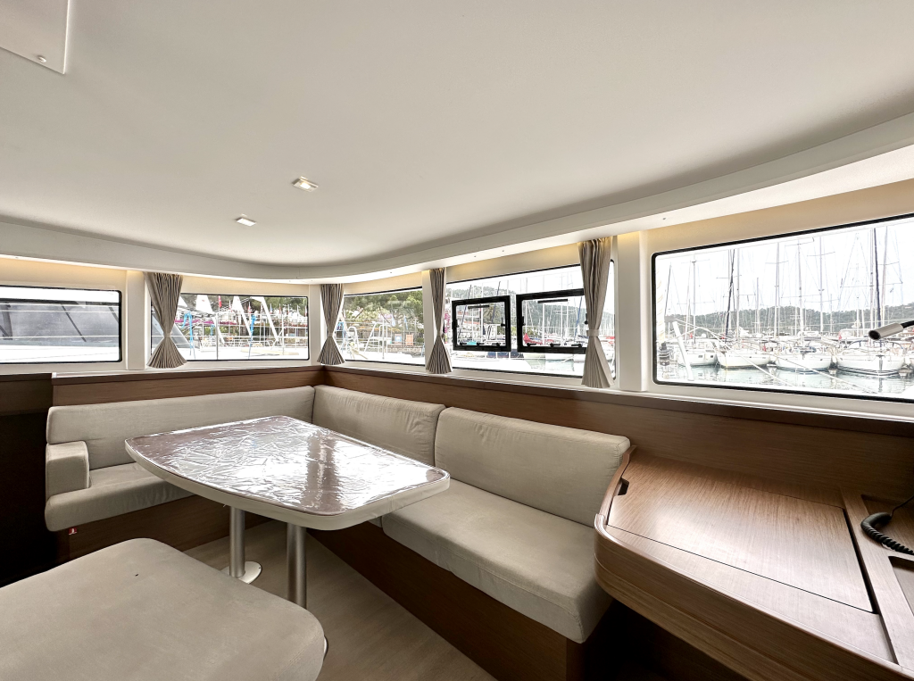 Catamaran Lagoon 42 Sail Arcturus