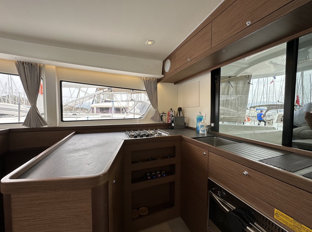 Catamaran Lagoon 42 Sail Arcturus