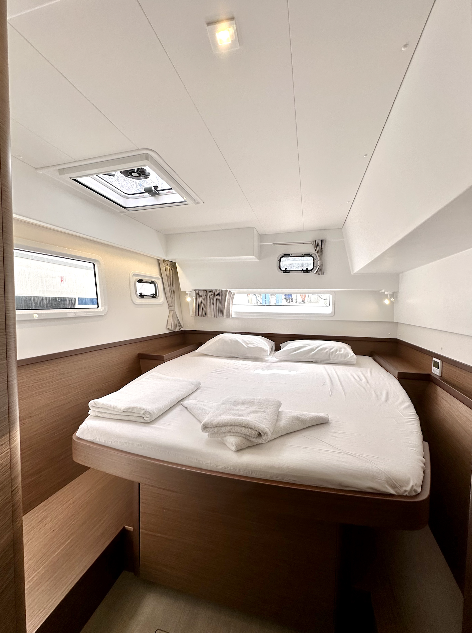Catamaran Lagoon 42 Sail Arcturus