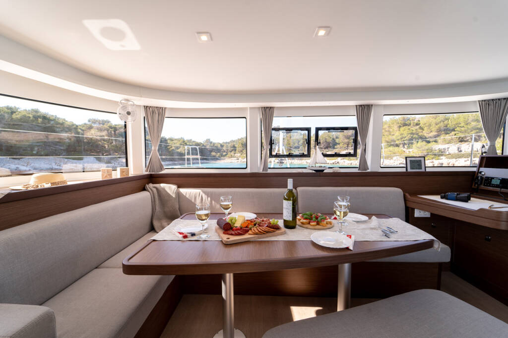 Catamaran Lagoon 42 Serenity