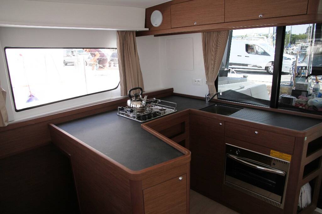 Katamaran Lagoon 42 George A