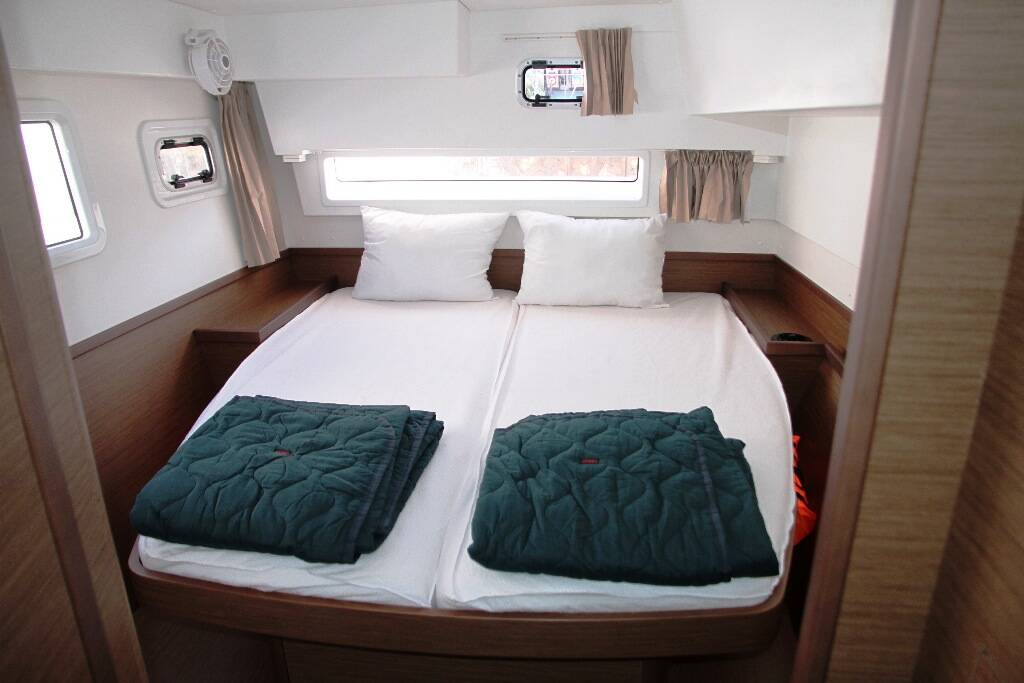 Katamaran Lagoon 42 George A