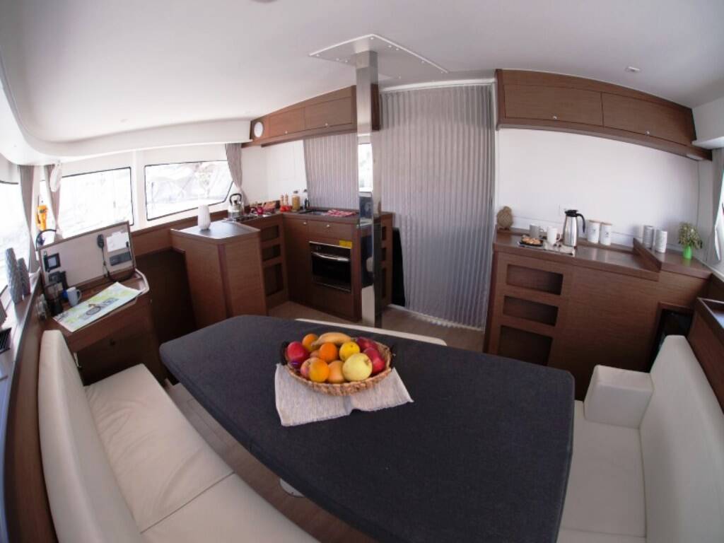 Catamaran Lagoon 42 Stolos