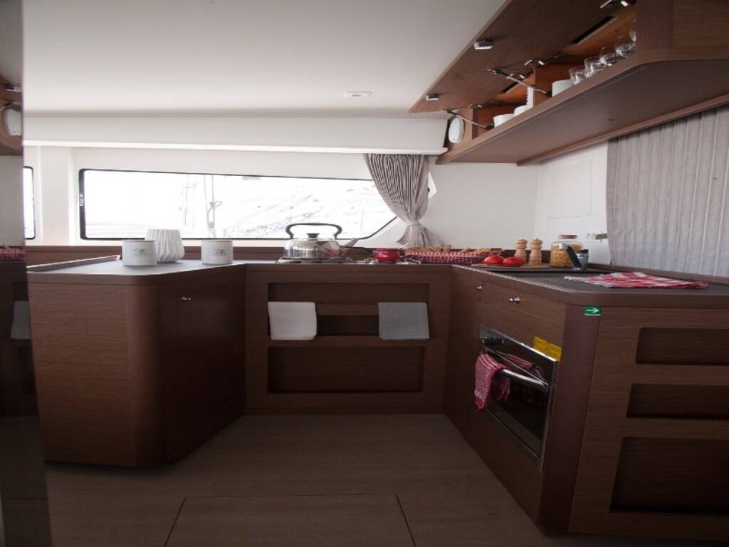 Catamaran Lagoon 42 Stolos