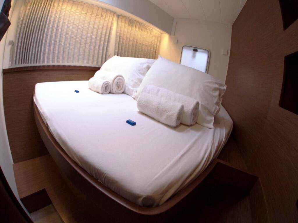 Catamaran Lagoon 42 Stolos