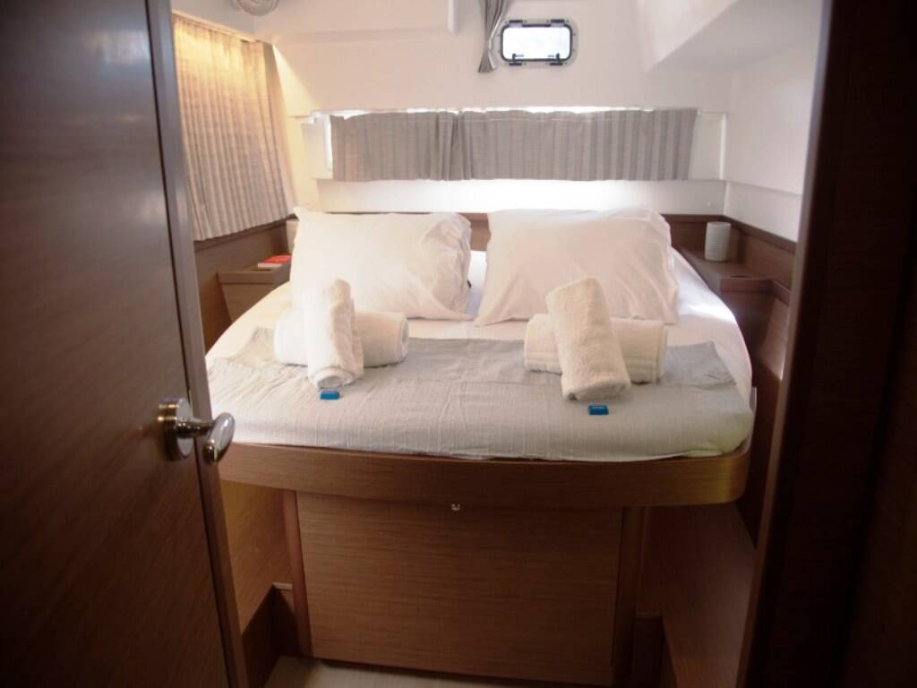 Catamaran Lagoon 42 Stolos