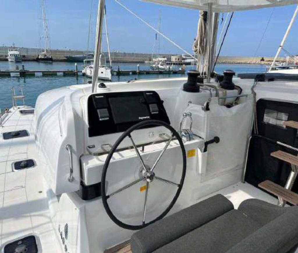 Catamaran Lagoon 42 PRESTIGE