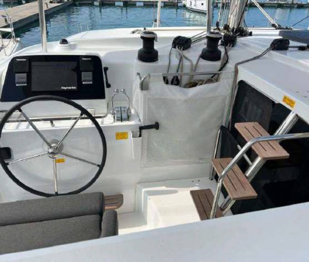 Catamaran Lagoon 42 PRESTIGE