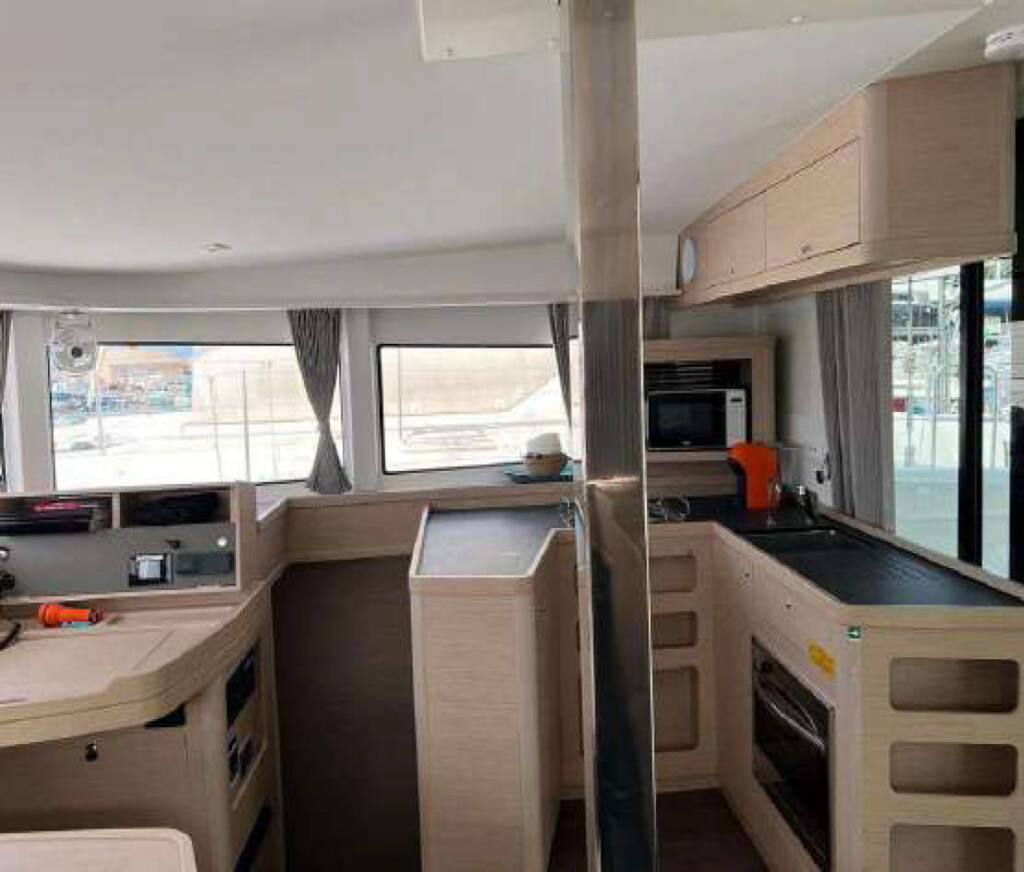 Catamaran Lagoon 42 PRESTIGE
