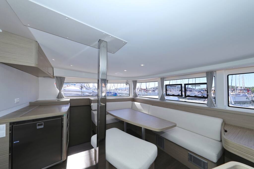 Catamaran Lagoon 42 Sail la Vie
