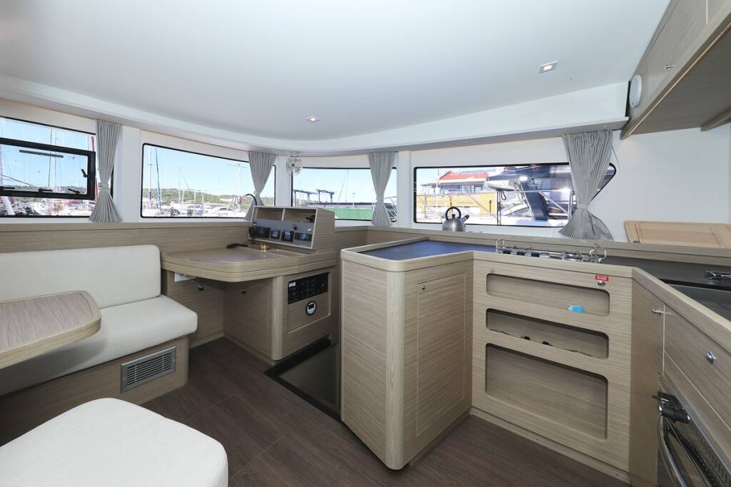 Catamaran Lagoon 42 Sail la Vie