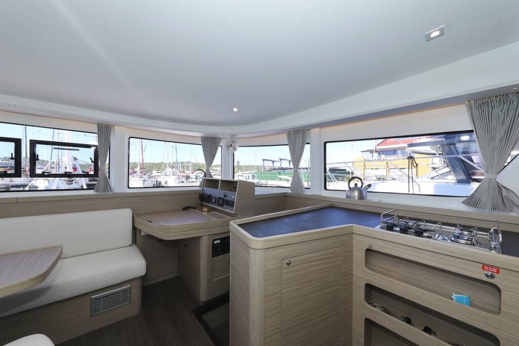 Catamaran Lagoon 42 Sail la Vie
