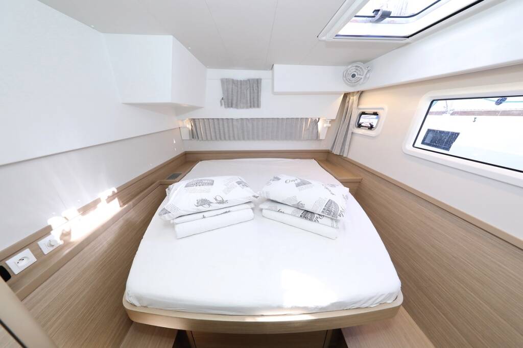 Catamaran Lagoon 42 Sail la Vie