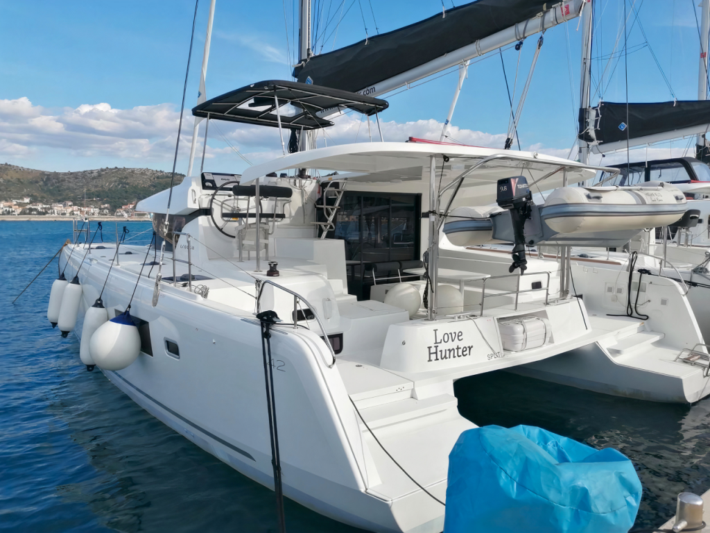 Catamaran Lagoon 42 Love Hunter