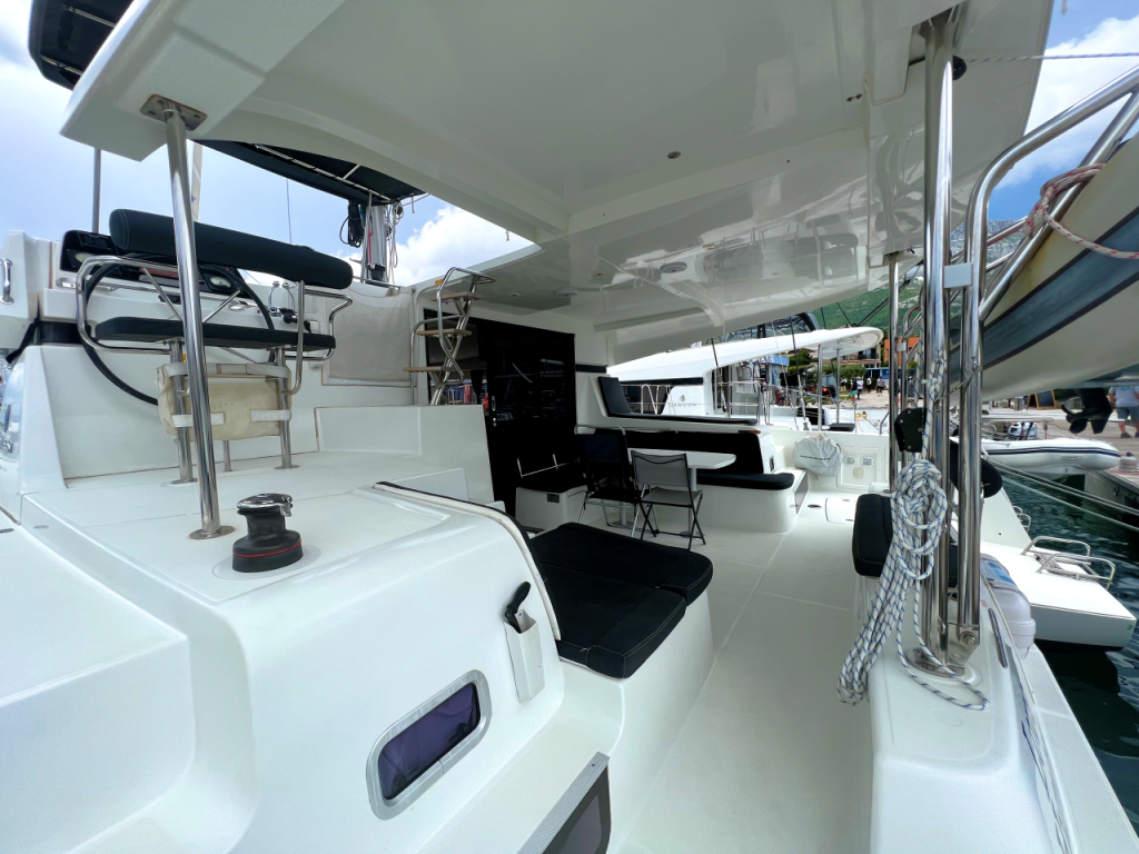 Catamaran Lagoon 42 Love Hunter