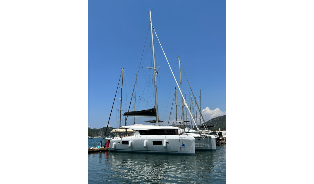 Catamaran Lagoon 42 Sail Electra