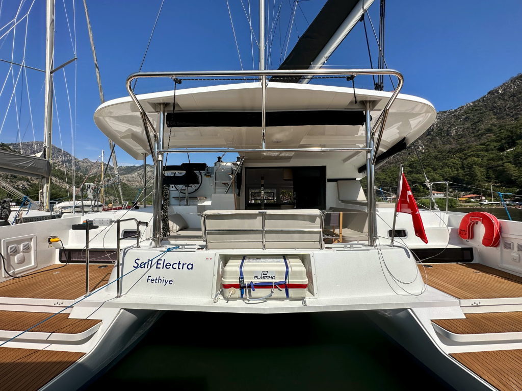 Catamaran Lagoon 42 Sail Electra