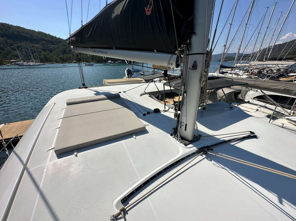Catamaran Lagoon 42 Sail Electra