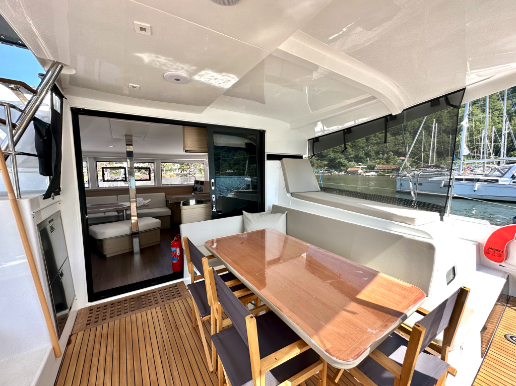 Catamaran Lagoon 42 Sail Electra