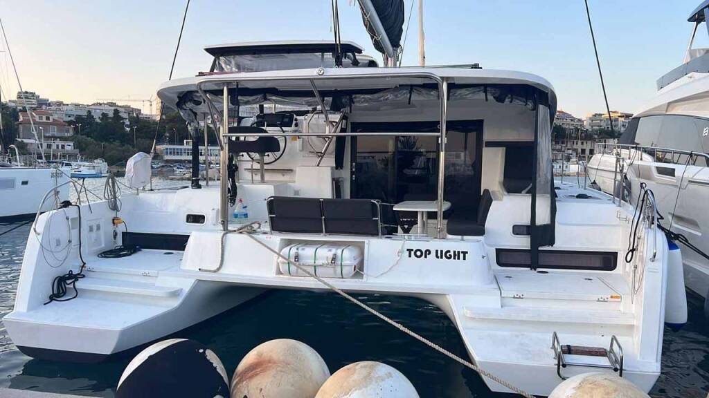 Katamaran Lagoon 42 Top Light