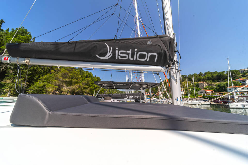 Catamaran Lagoon 42 First Dance