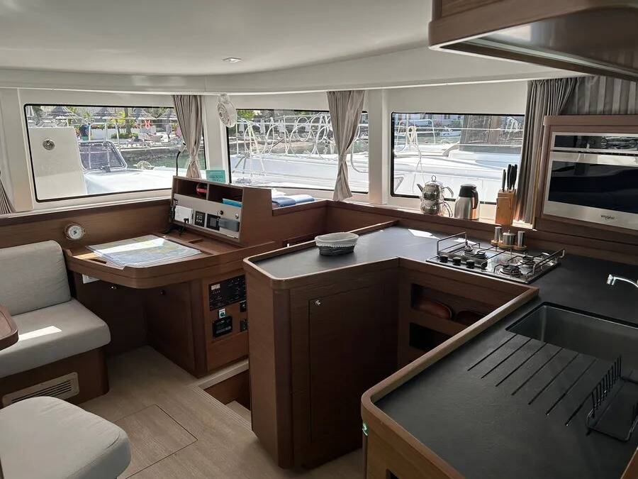 Catamaran Lagoon 42 Fujin