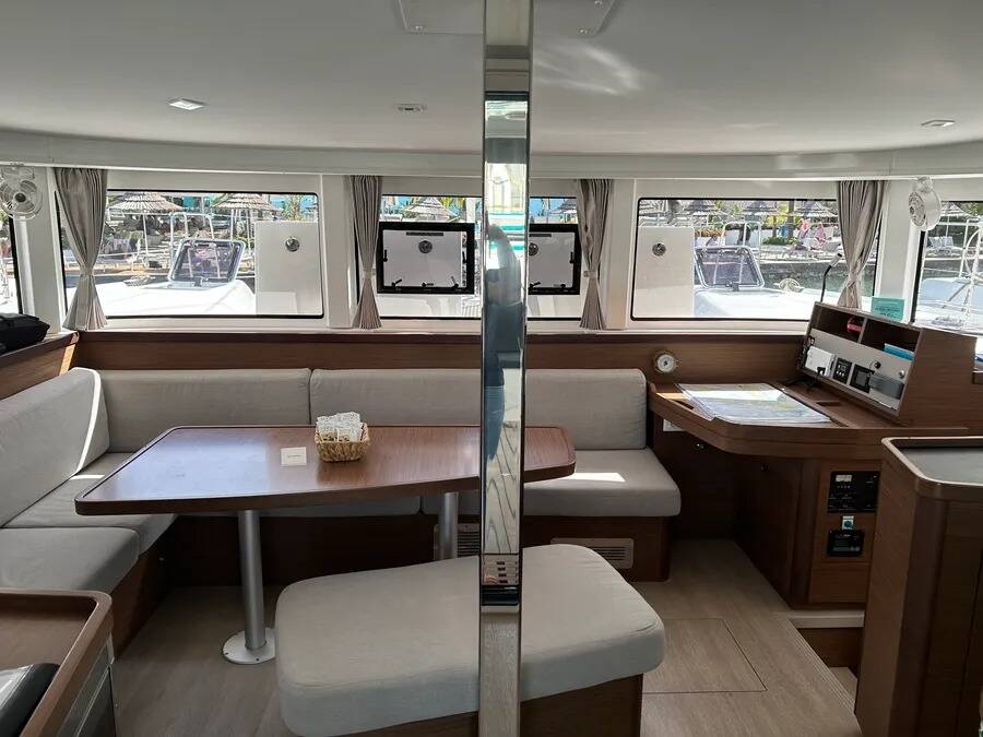 Catamaran Lagoon 42 Fujin