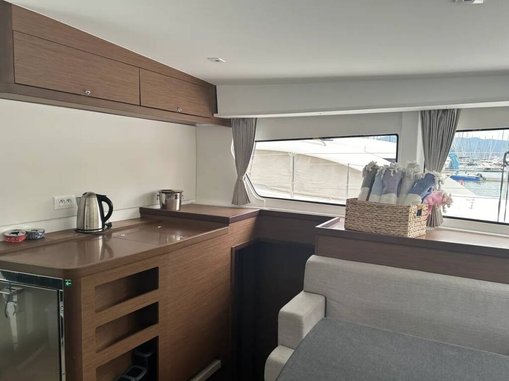 Catamaran Lagoon 42 Meraki