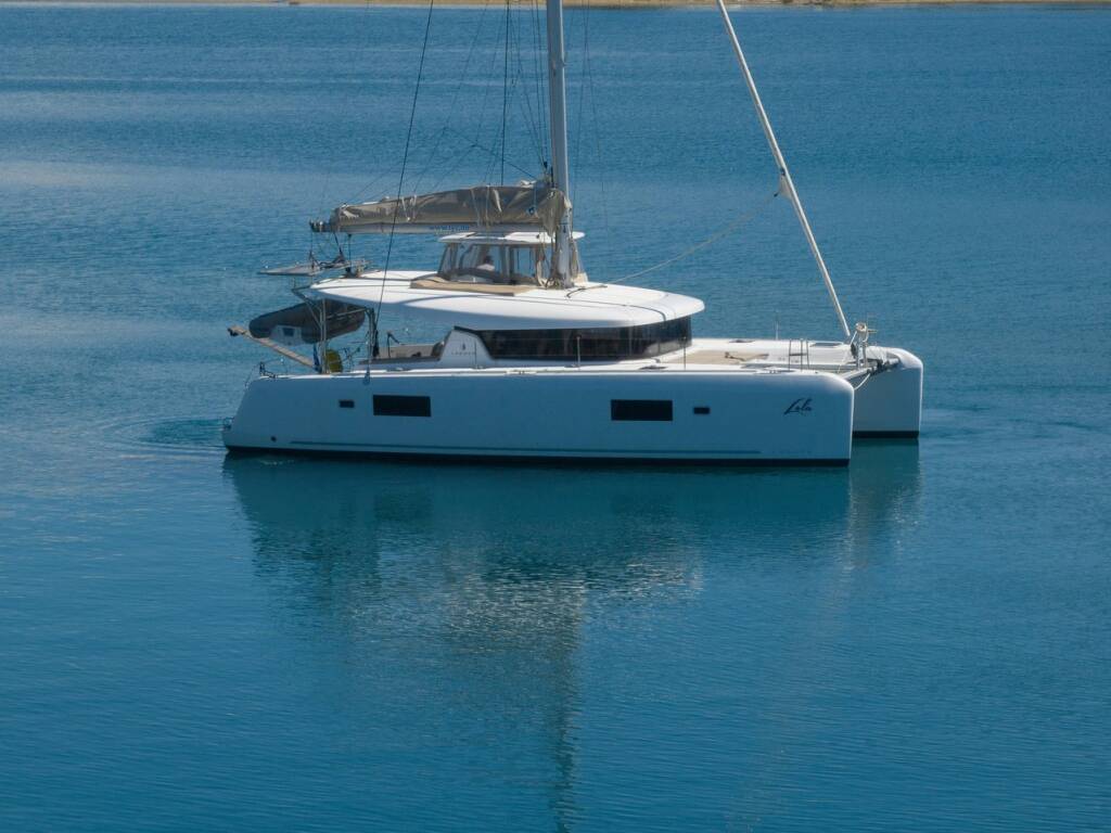 Catamaran Lagoon 42 Lola