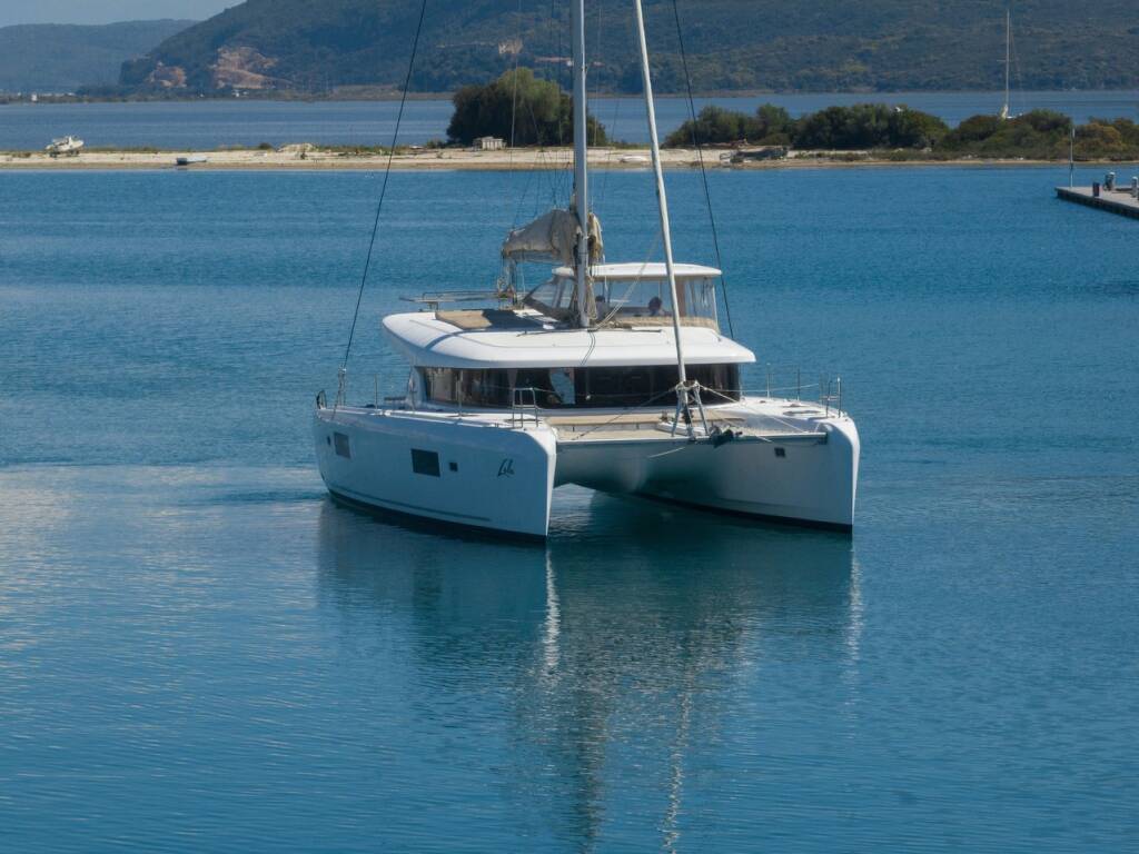 Catamaran Lagoon 42 Lola