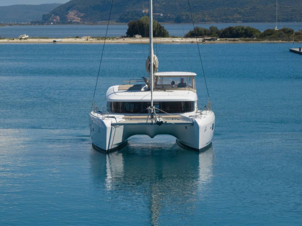 Catamaran Lagoon 42 Lola