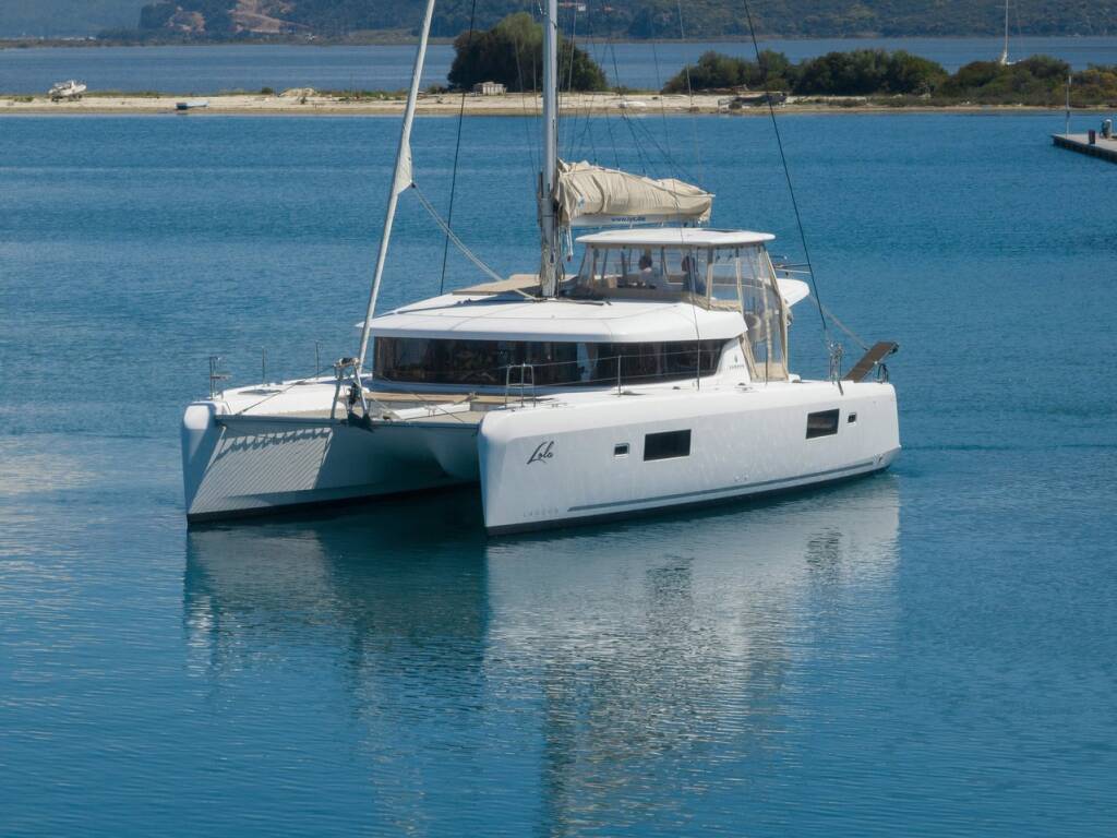 Catamaran Lagoon 42 Lola