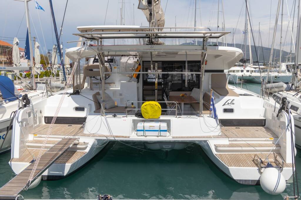 Catamaran Lagoon 42 Lola