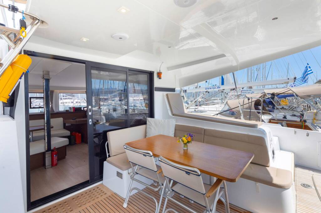 Catamaran Lagoon 42 Lola