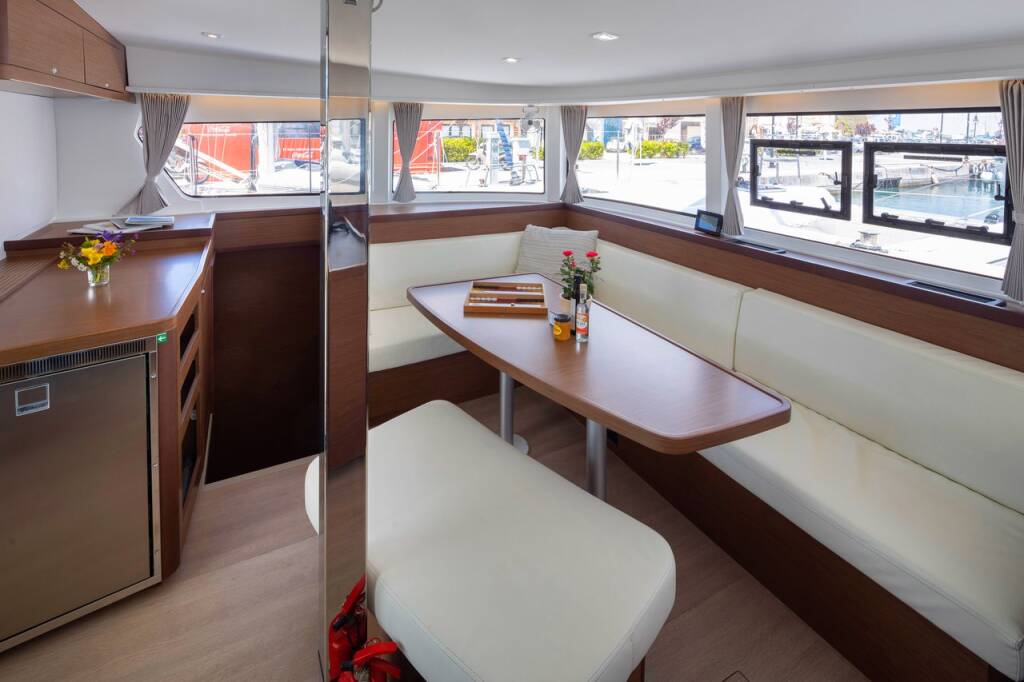 Catamaran Lagoon 42 Lola