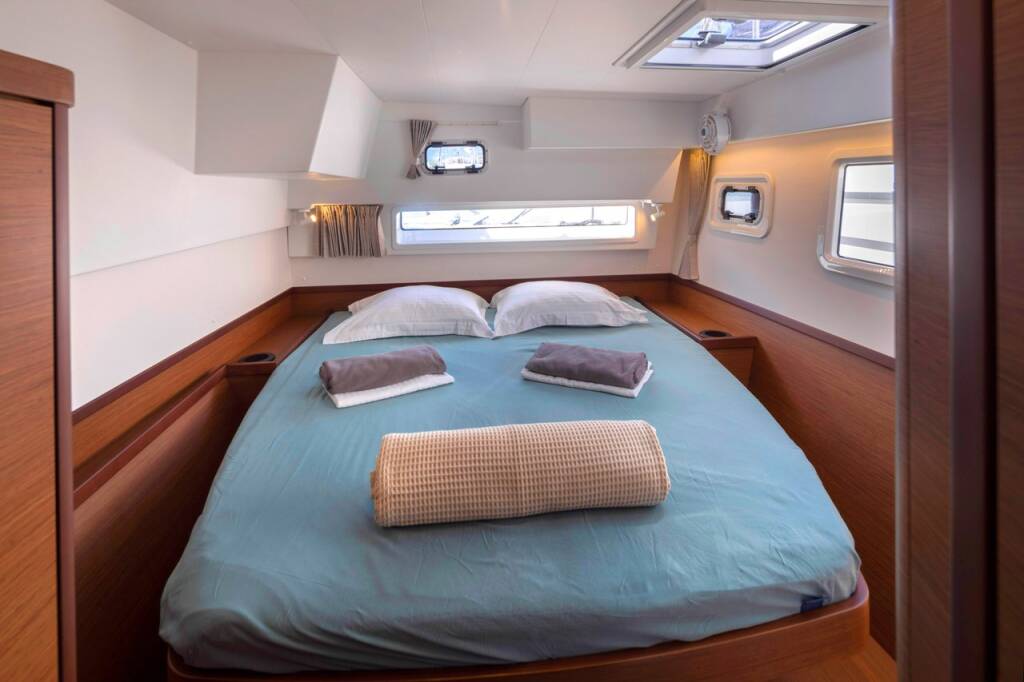 Catamaran Lagoon 42 Lola