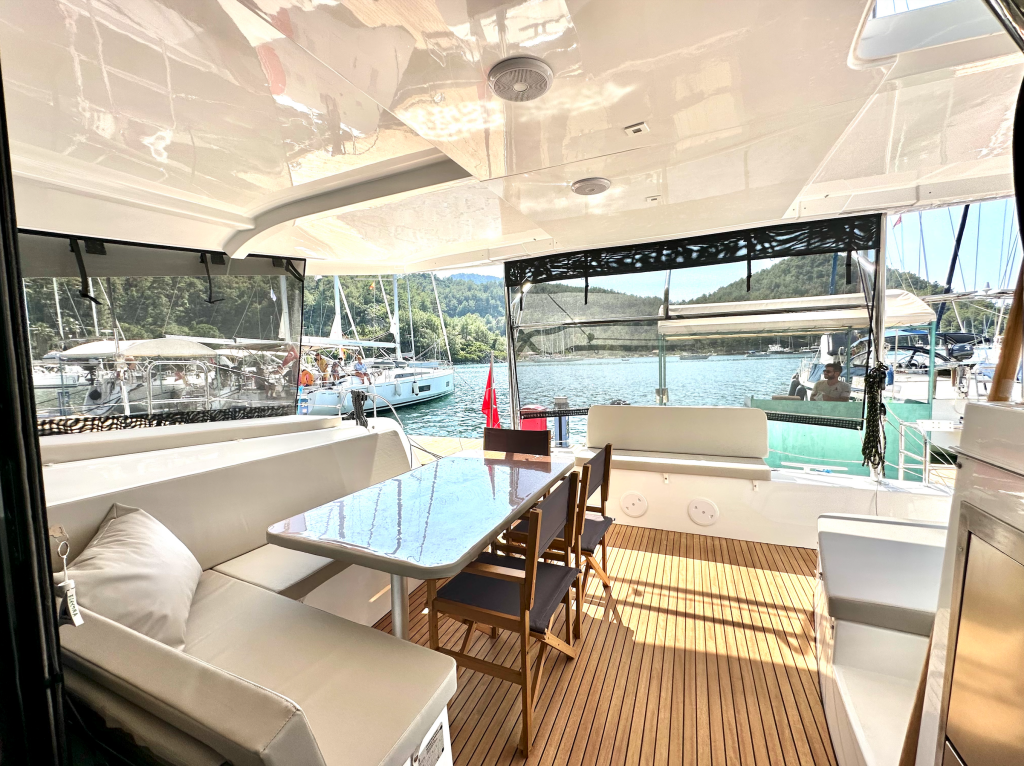 Catamaran Lagoon 42 Sail Proteus