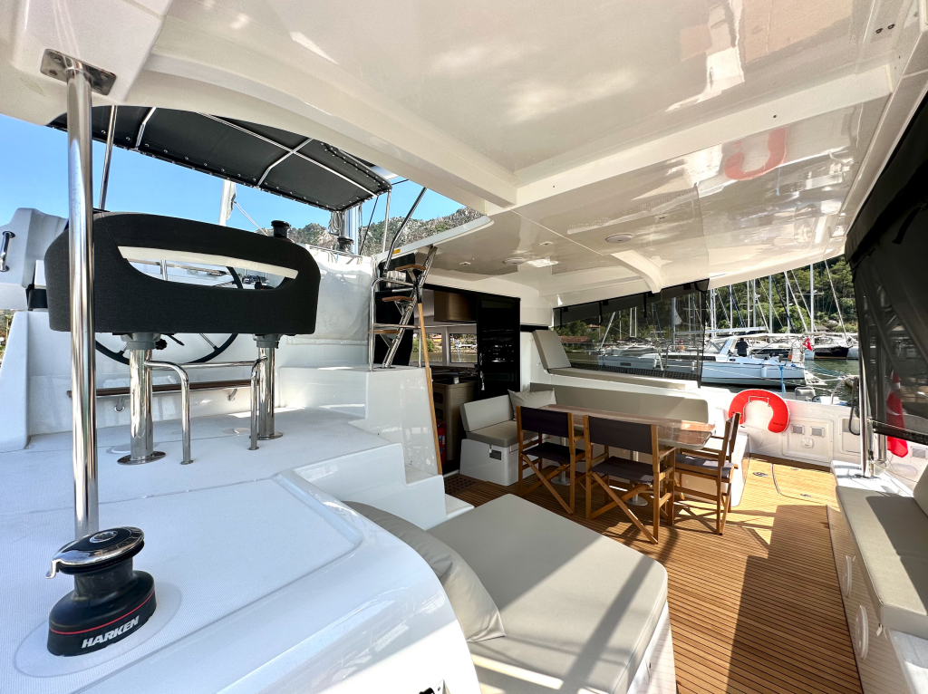 Catamaran Lagoon 42 Sail Proteus