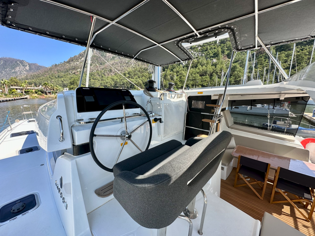 Catamaran Lagoon 42 Sail Proteus
