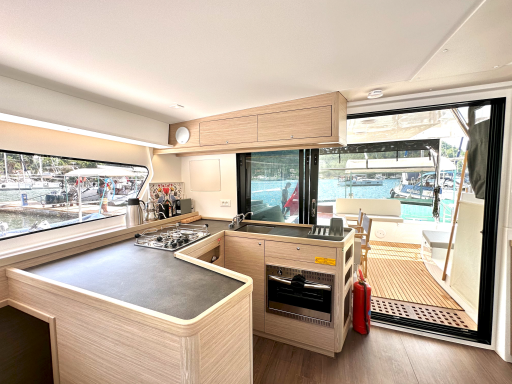 Catamaran Lagoon 42 Sail Proteus