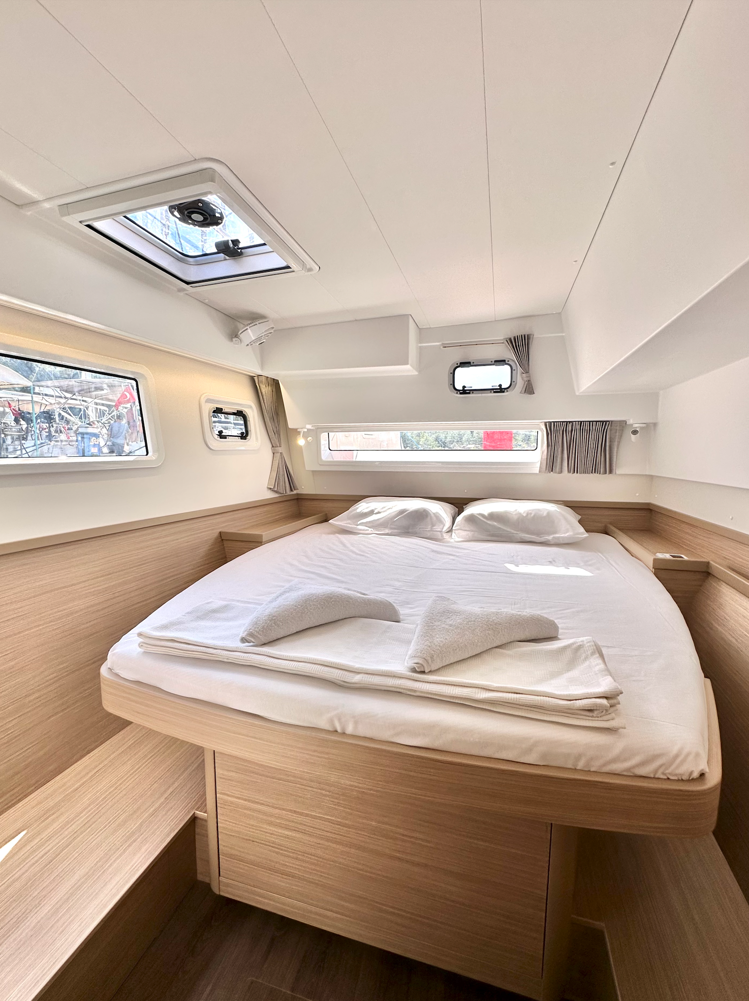 Catamaran Lagoon 42 Sail Proteus