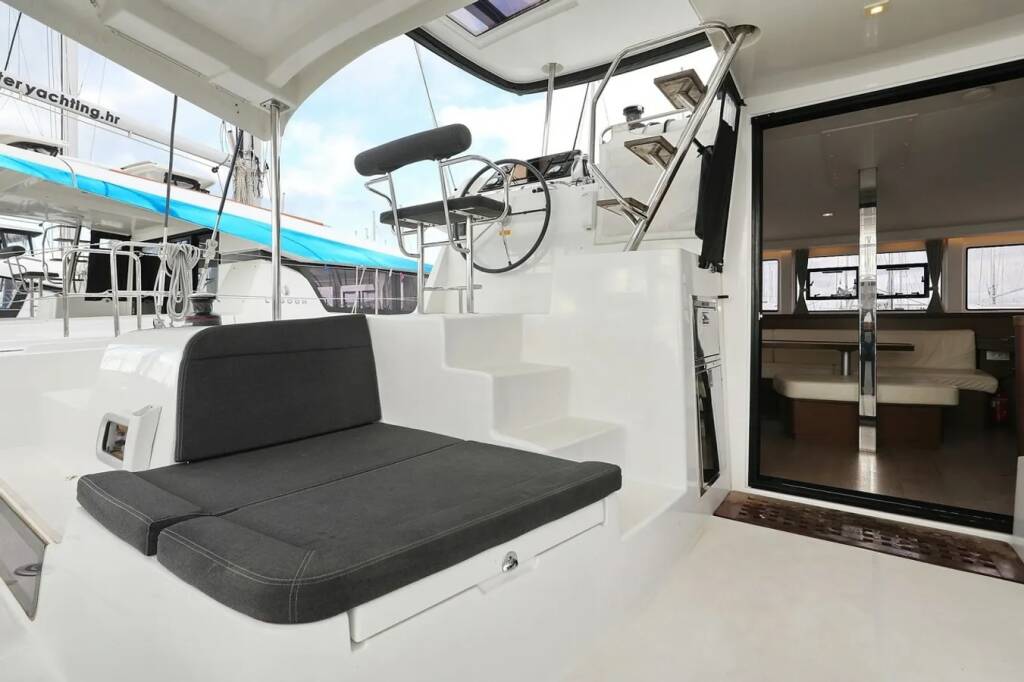 Catamaran Lagoon 42 Lila