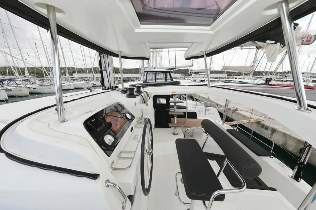 Catamaran Lagoon 42 Lila