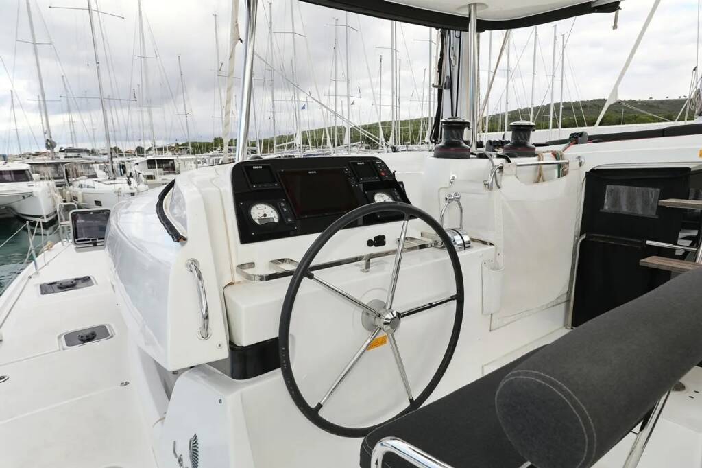 Catamaran Lagoon 42 Lila