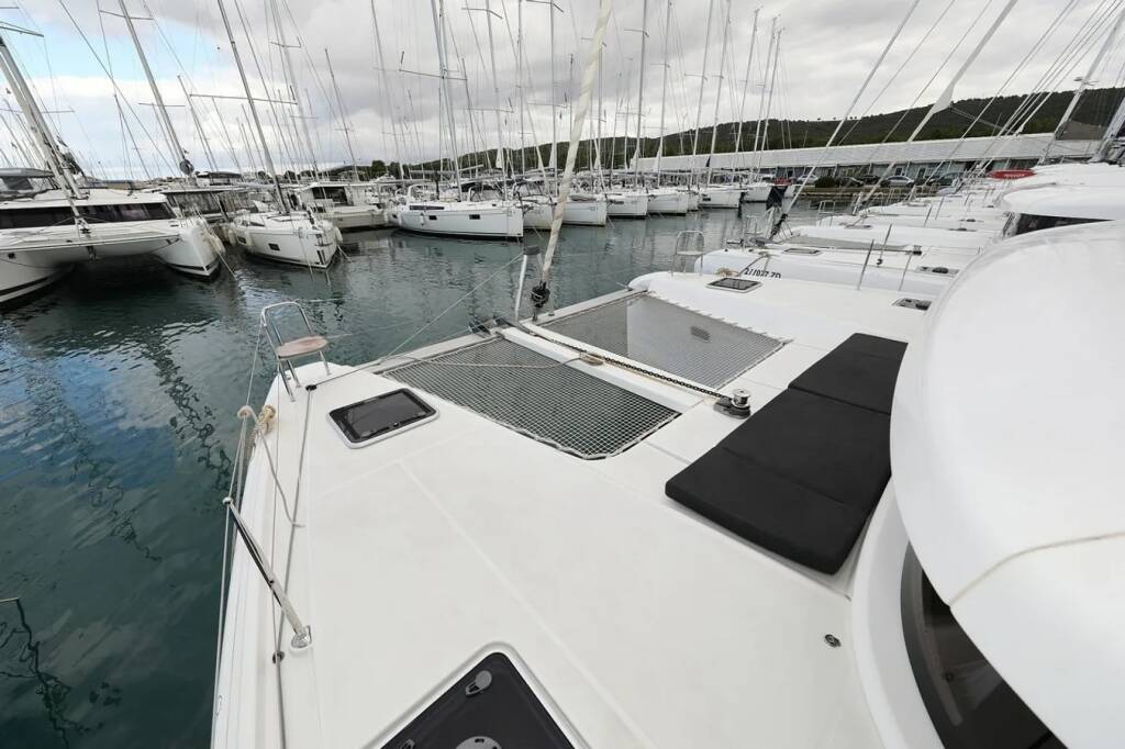 Catamaran Lagoon 42 Lila