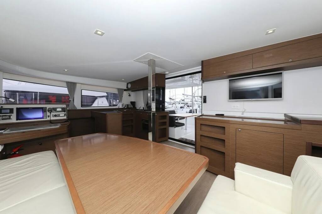 Catamaran Lagoon 42 Lila