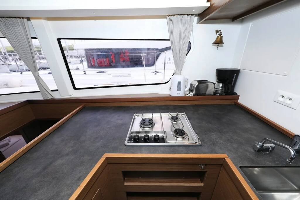 Catamaran Lagoon 42 Lila