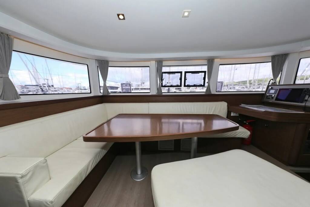 Catamaran Lagoon 42 Lila