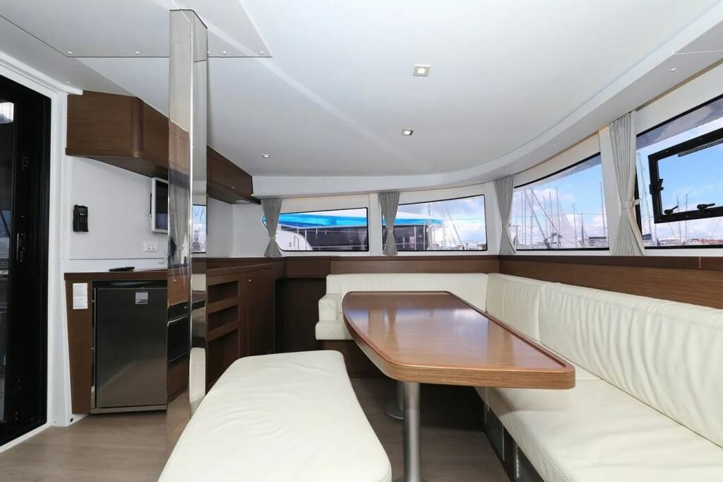 Catamaran Lagoon 42 Lila