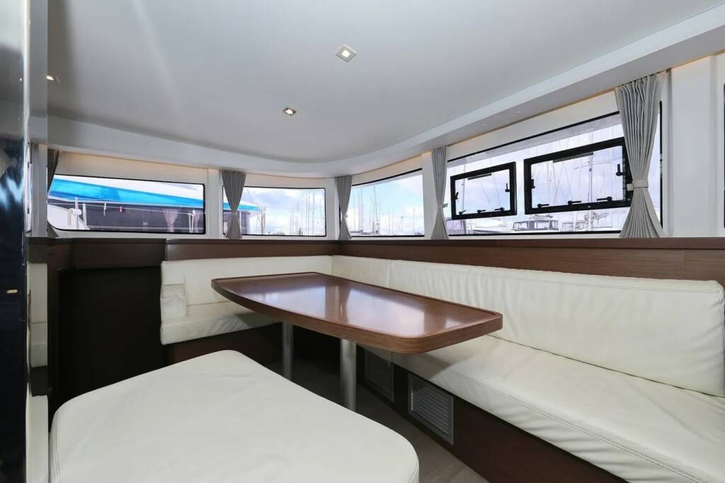 Catamaran Lagoon 42 Lila